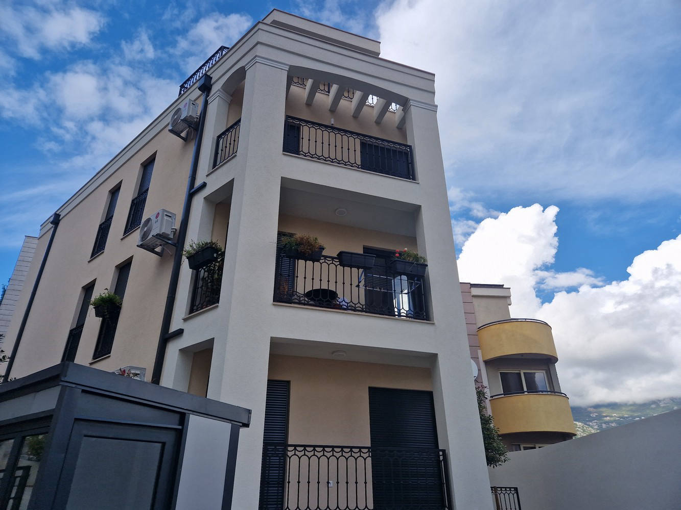 Квартира, 1109 м², 355 000$ — FAKTOR